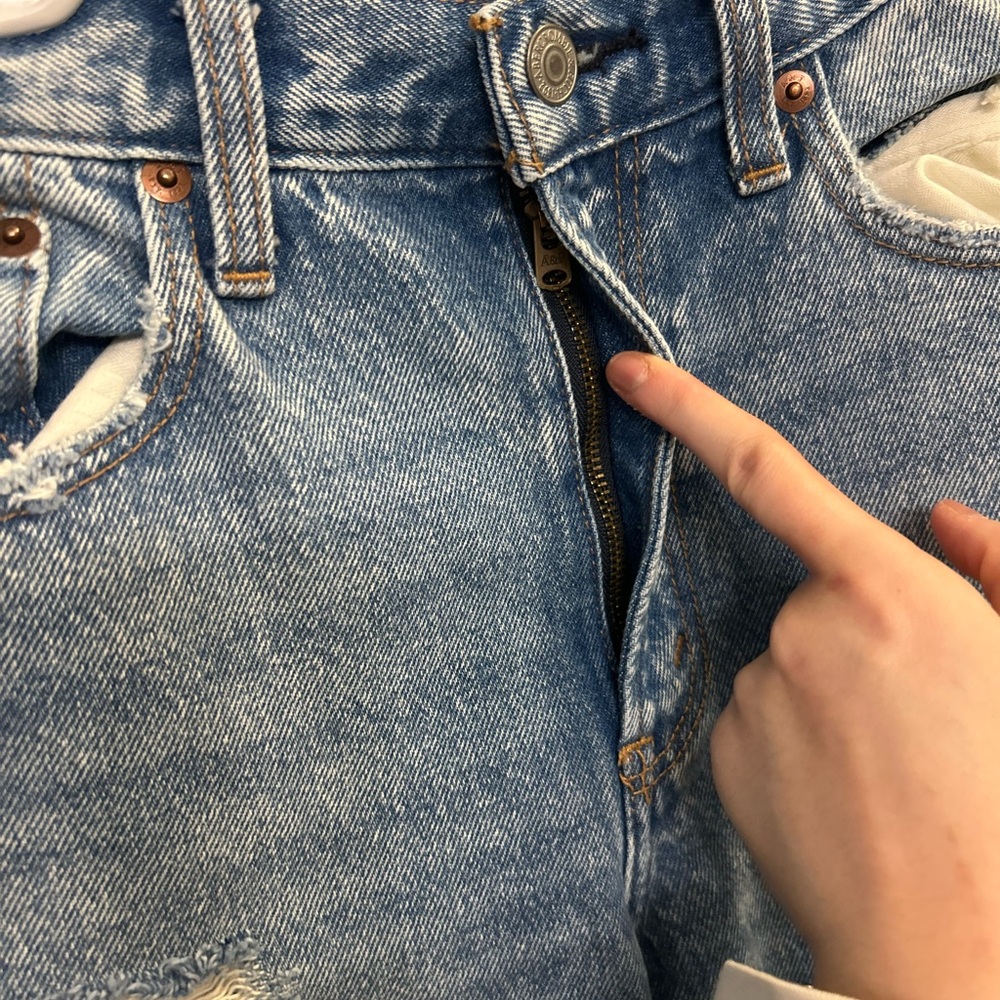 Abercrombie & Fitch High Rise Mom Jeans - Picture 6 of 9